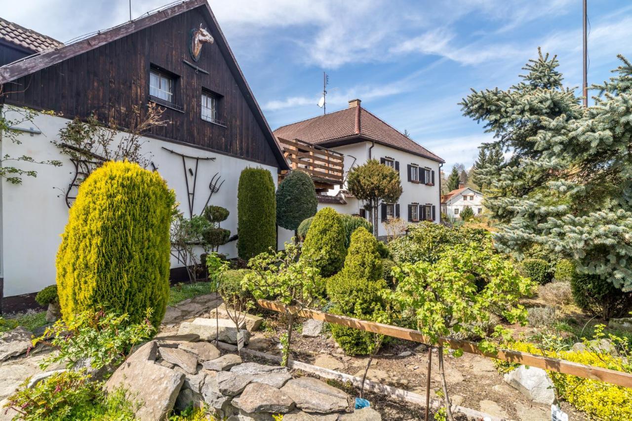 Pension A Restaurace Regina Větřní Exterior foto